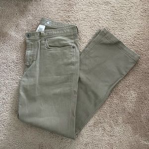 32/32 Mountain Hardware Pants